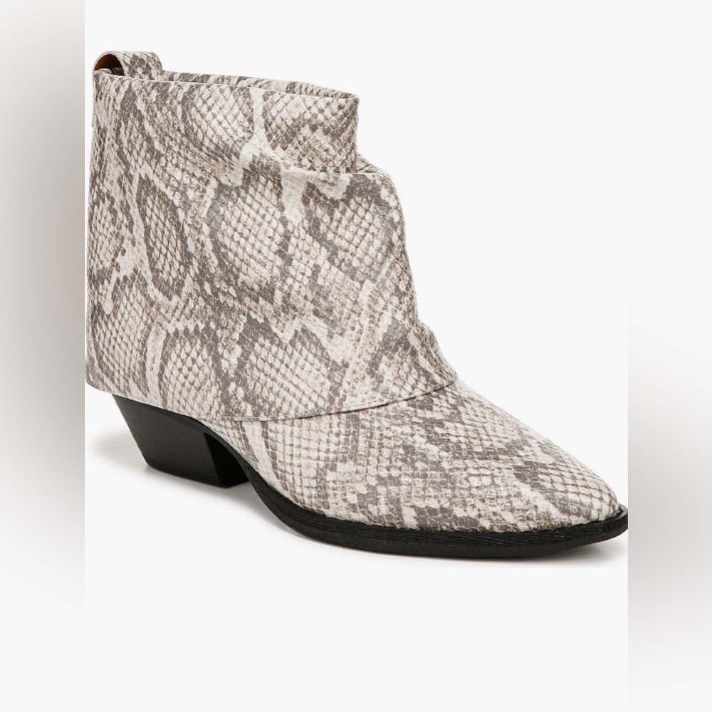 Zodiac Snakeskin Pattern Ankle Booties Size 6 Cream Python Pointed Toe Boots - Picture 6 of 9
